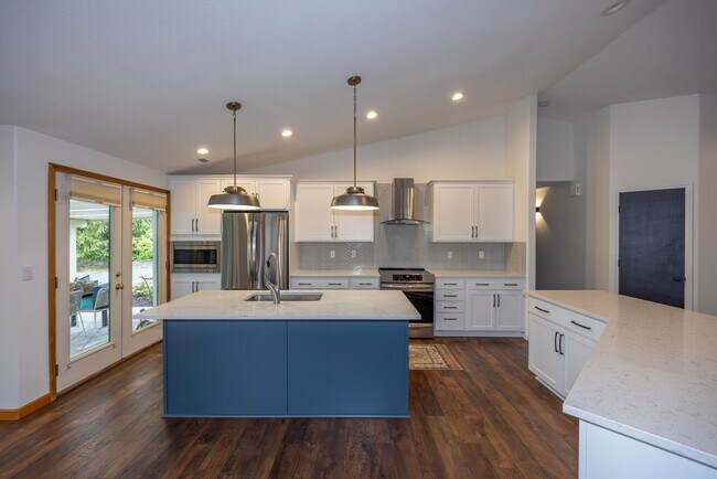 Building Photo - One Level Home - Three Bedroom + Bonus with AC / Beautiful Yard!