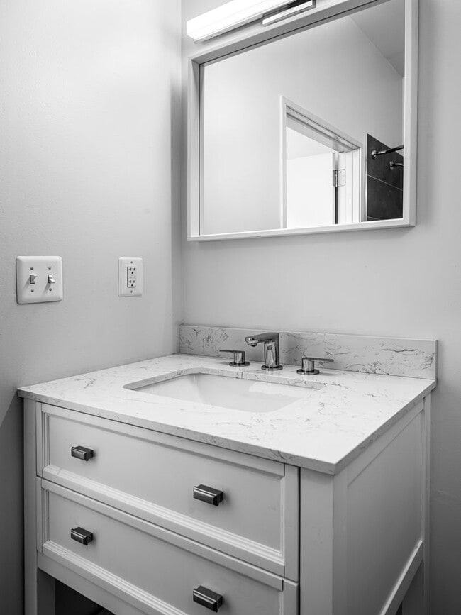 Building Photo - Brush Factory Lofts (LO)