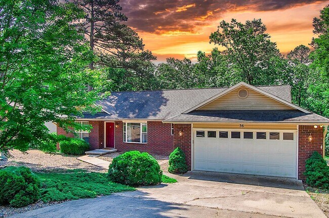 Building Photo - 3 Bedrooms and 2 full baths make the perfect layout for everyone! Call 501-922-9997 to set up a s...