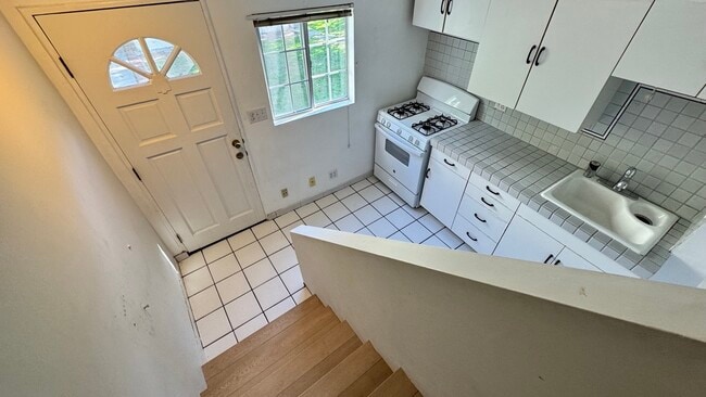 Building Photo - 459 N Alfred St