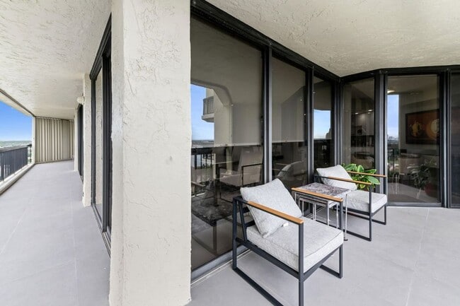 Building Photo - 1900 Consulate Pl