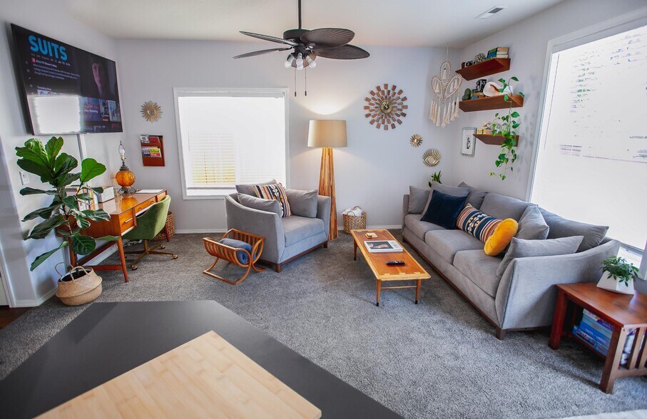 Building Photo - 5615 NE 75th Ave