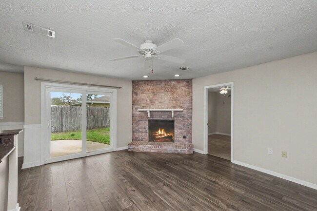 Building Photo - 6 Pinehurst Dr