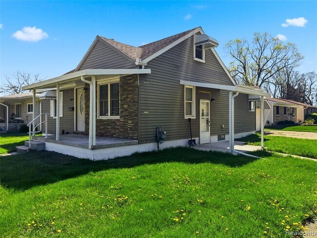 Building Photo - 18410 Tranquil St