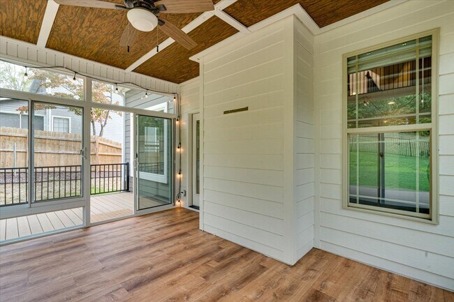 Building Photo - Move-In Ready Luxury in Island Point Estates