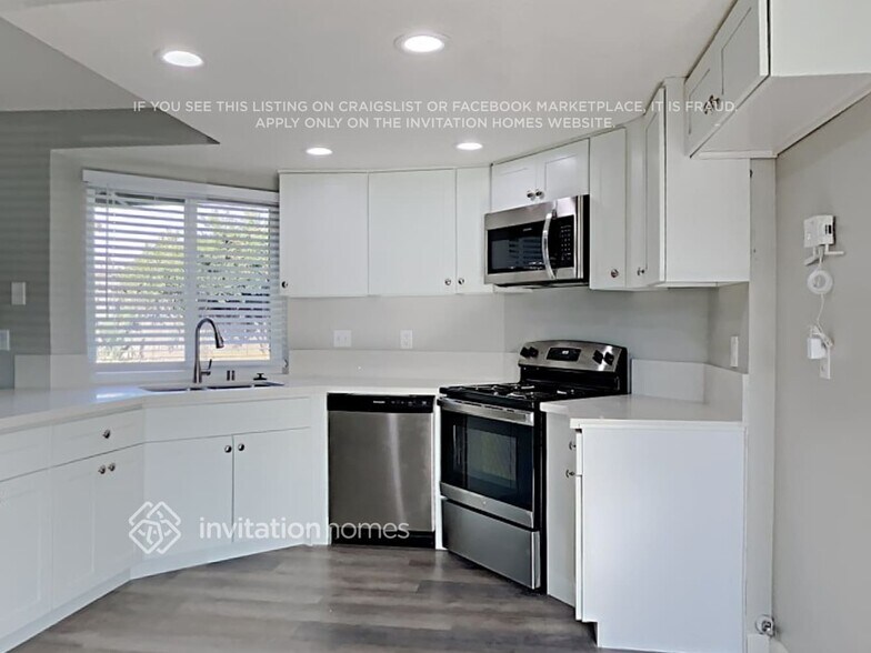 Building Photo - 8705 Los Encantos Cir
