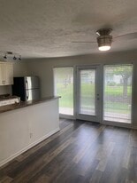 Building Photo - 802 E Main St