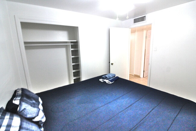 Building Photo - 614 Marr St