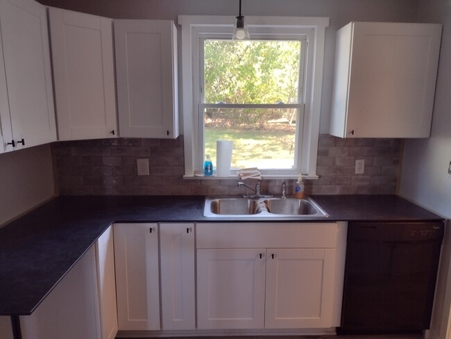 Building Photo - 2525 Deerfield Dr