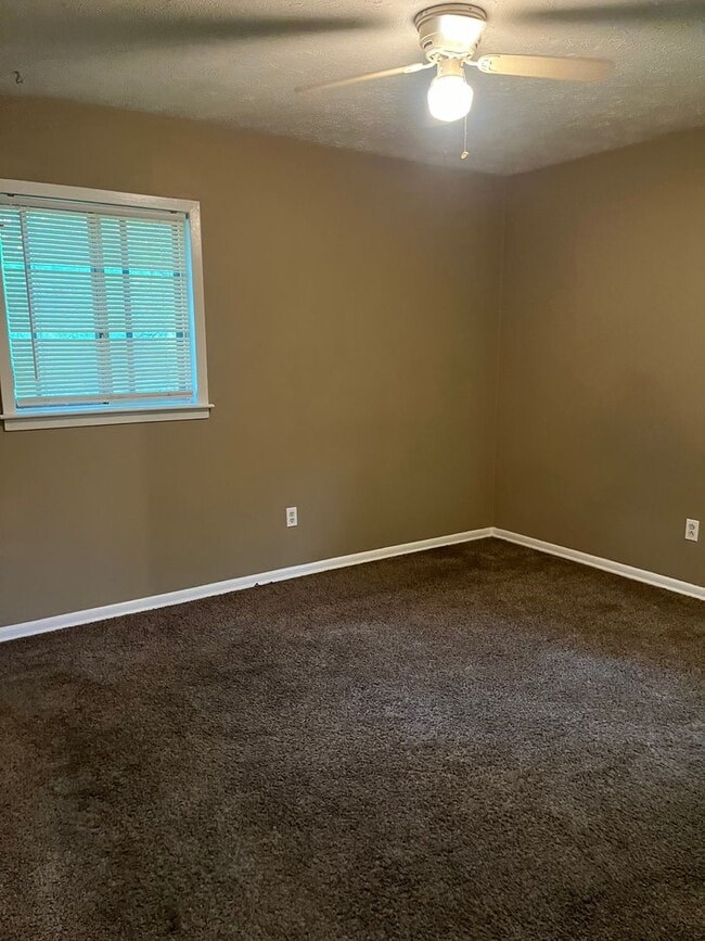 Building Photo - Wooded cul-de-sac lot! 4beds/1.5baths