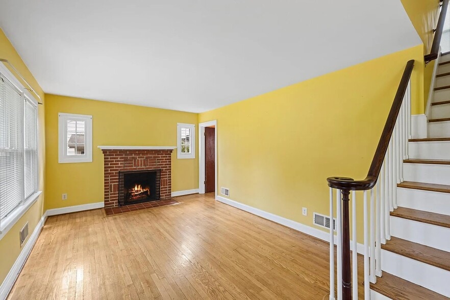 Building Photo - 1206 Spring Hill Rd