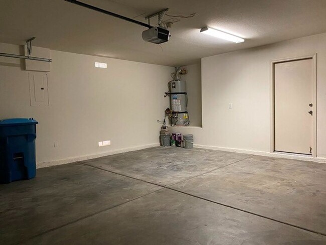 Building Photo - RENOVATED HOME IN GATED SUMMERLIN COMMUNITY!