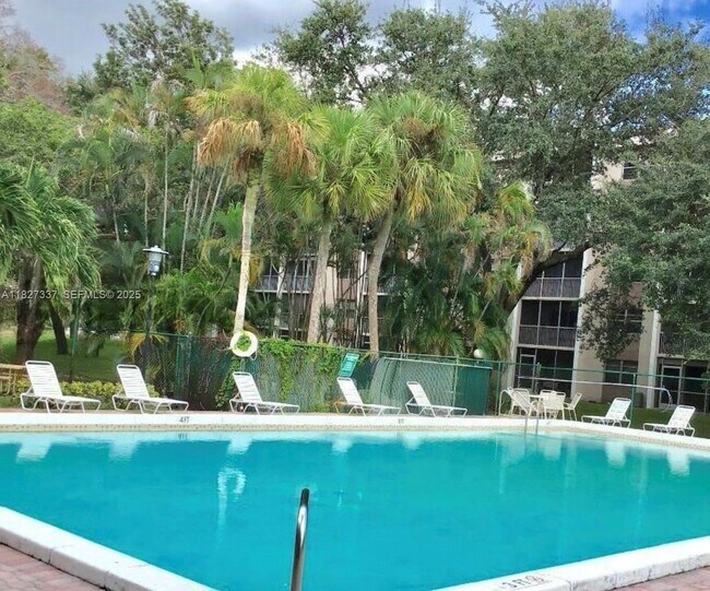 Building Photo - 1100 NW 87th Ave