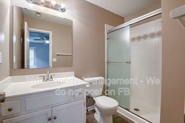 Building Photo - 5526 N Broadway