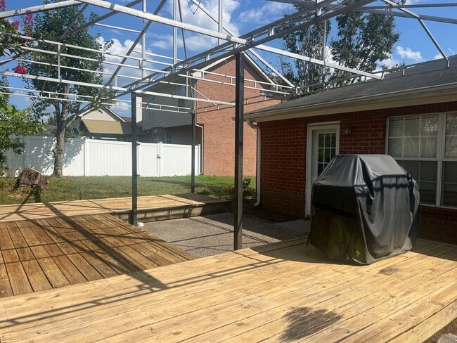 Building Photo - Great 3BR Home in Spring Hill
