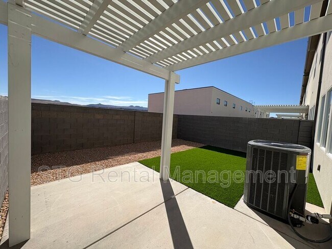 Building Photo - 983 S 4380 W