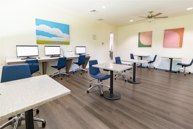 Building Photo - 8271 Tanager Sq