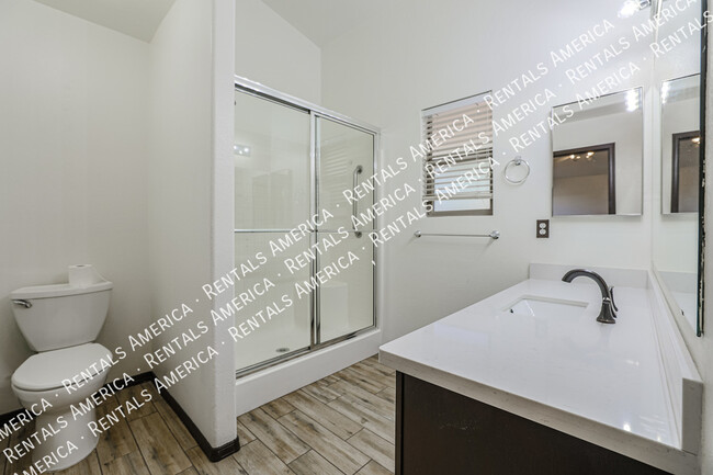 Building Photo - 9316 W Cinnabar Ave