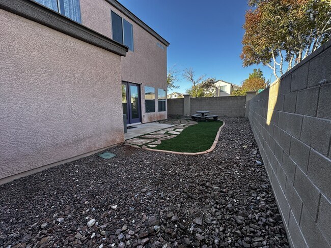 Building Photo - 7628 Belhurst Ave