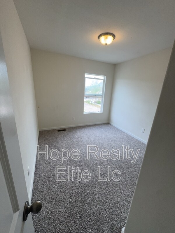 Building Photo - 5198 Dovetail Ln