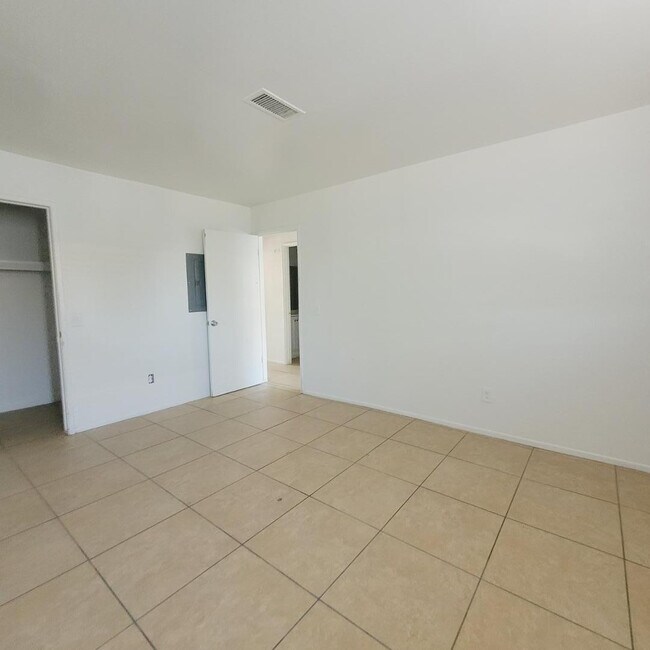 Building Photo - 4424 N 53rd Ln