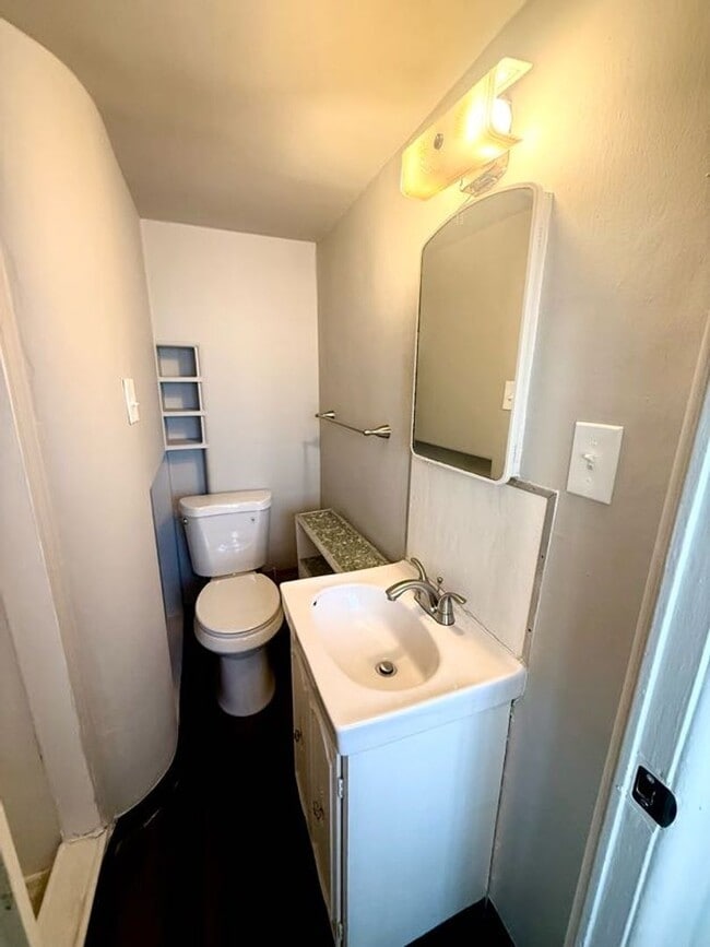 Building Photo - 120 36th St NE