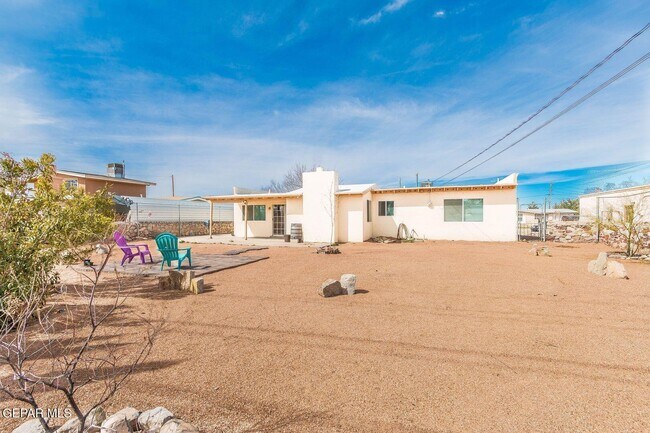 Building Photo - 3048 Yarwood Dr