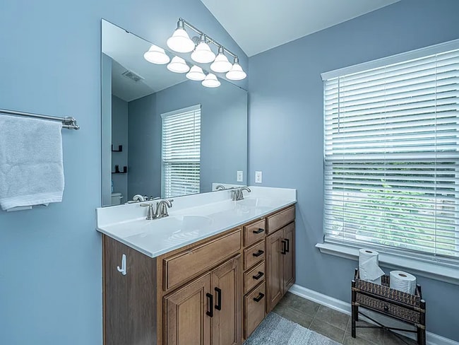 Building Photo - 2808 Ortega Dr