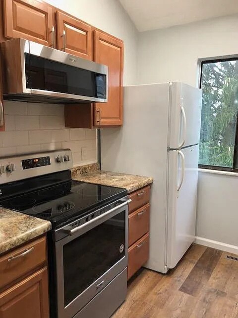 Building Photo - 2007 Melrose Dr