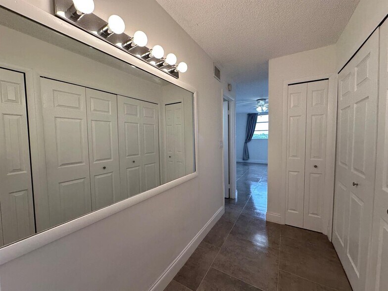 Building Photo - 406 NW 68th Ave
