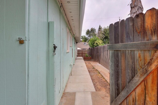 Building Photo - 1 Bed / 1 Bath | Arden-Arcade Anchored Tiny Home Available Now