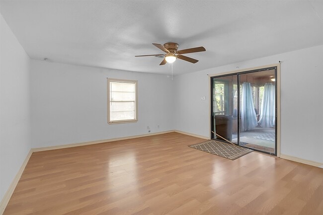 Building Photo - 727 S Iowa St