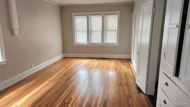 Building Photo - 864 Nottingham Rd