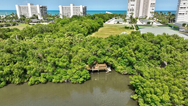 Building Photo - 5049 N Hwy A1A