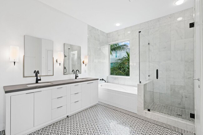 Building Photo - 775 NE 4th Ave