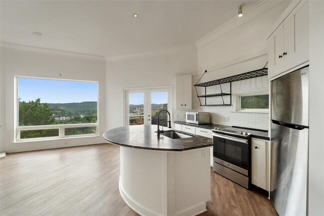Building Photo - 5312 Scenic View Dr