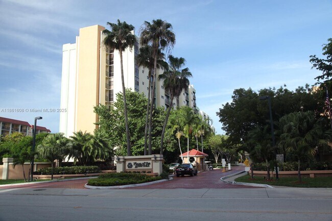 Primary Photo - 17021 N Bay Rd