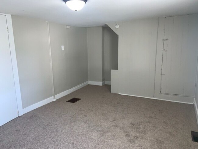 Building Photo - 176-176 E High St