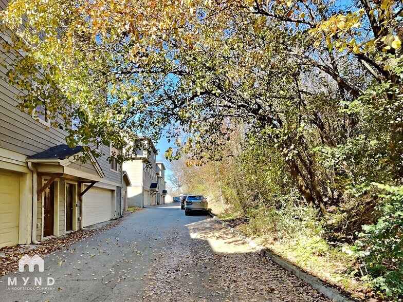 Building Photo - 177 Herring St