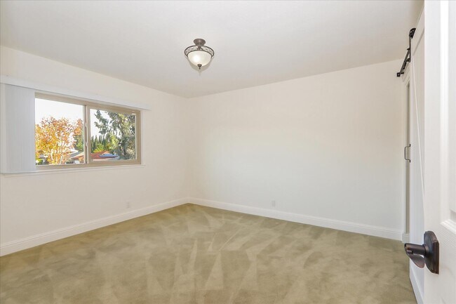 Building Photo - 249 Purple Glen Dr