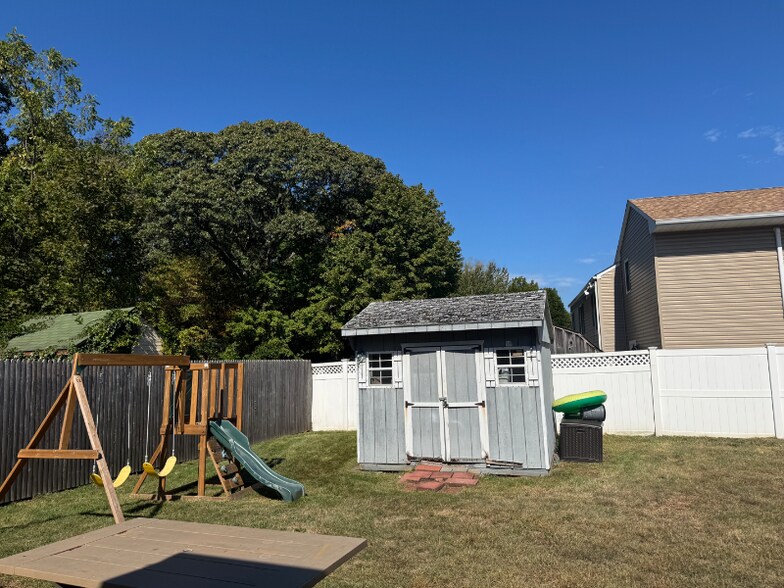 Building Photo - 1239 August Rd