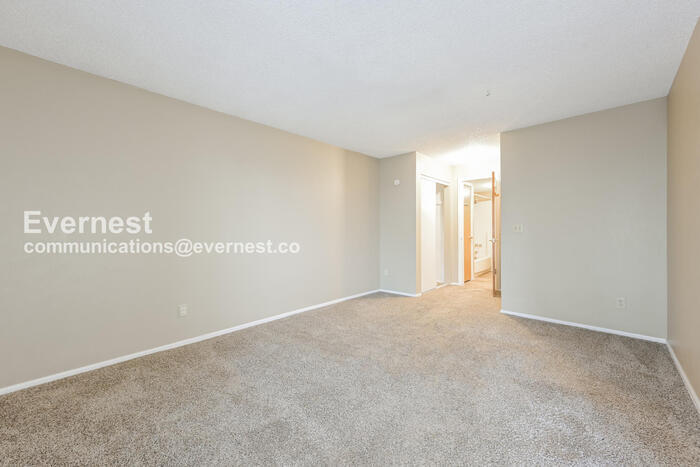 Building Photo - 14892 E Kentucky Dr