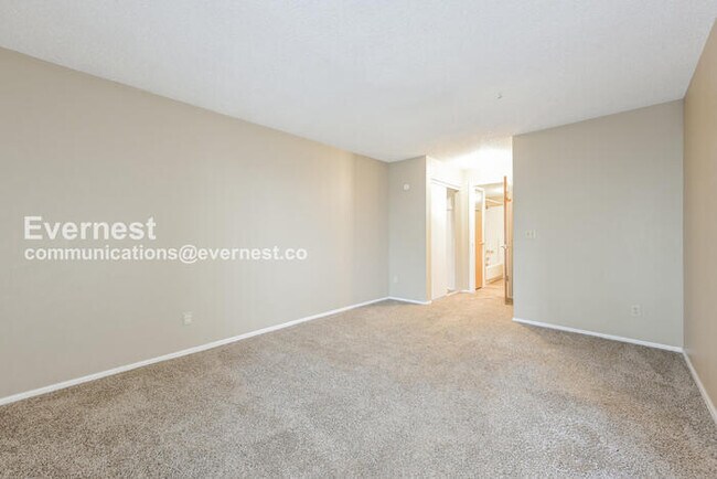 Building Photo - 1 Bed, 1 Bath Condo with Off-Street Parking / Available Soon!