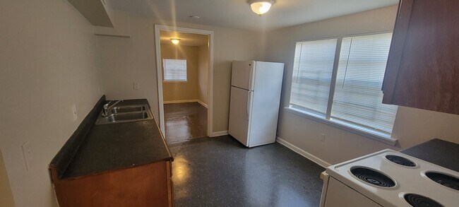 Building Photo - 925-927 Flood St