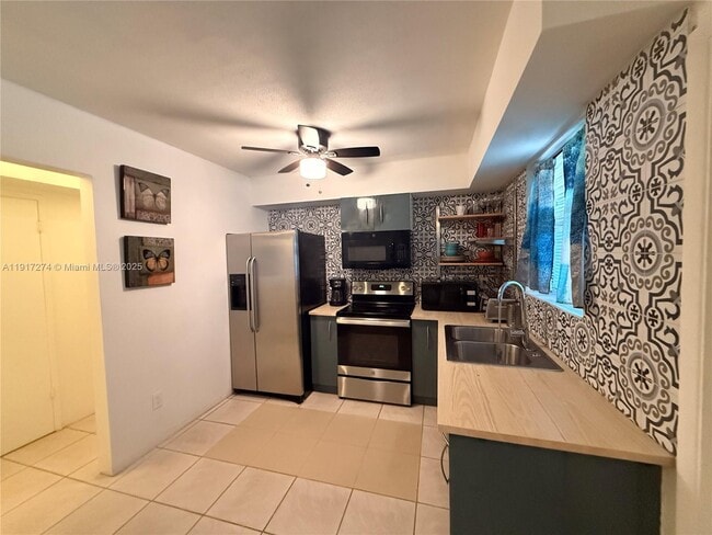 Building Photo - 1104 N 17th Ct