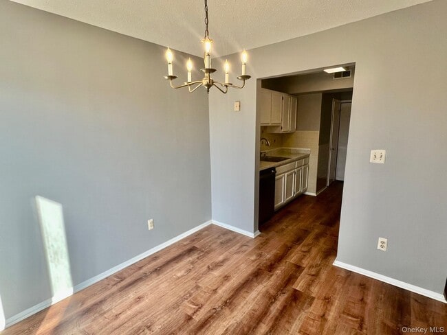 Building Photo - 3917 Whispering Hills Dr