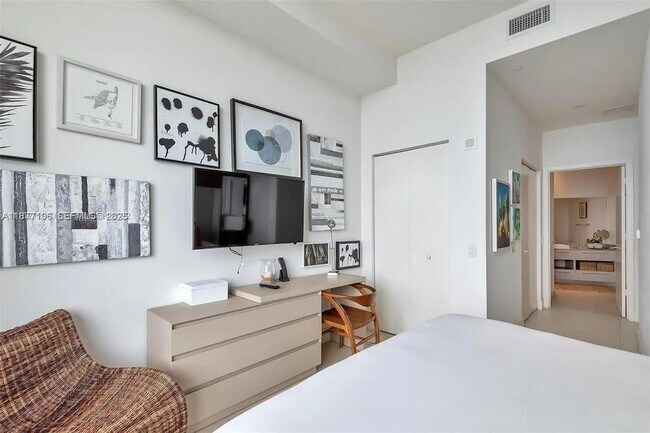 Building Photo - 4111 S Ocean Dr