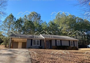 Building Photo - 3-Bed Home with Open Floor Plan and Carport