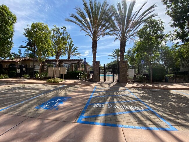 Building Photo - 3bedroom 3 bath home in the Solaire Commun...
