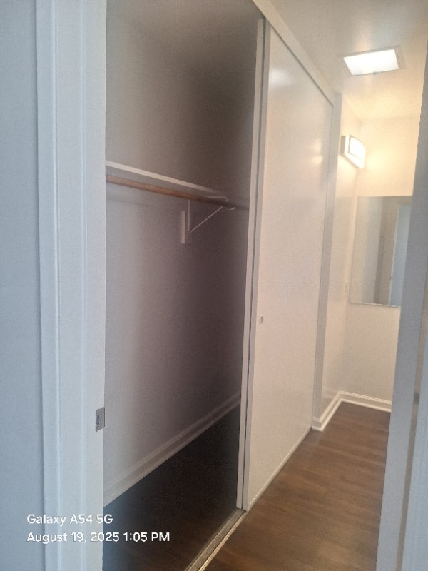 Building Photo - 609 De La Vina St